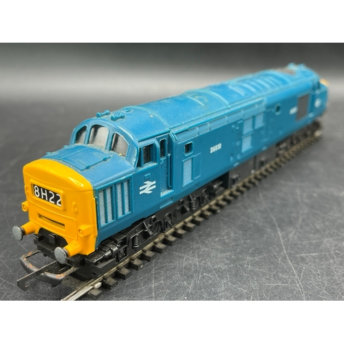 243 - Four OO Diesel/Electric Locomotives, each Tested Runners
(1800g)
Bachmann Branchline 31-077 Class 46... 