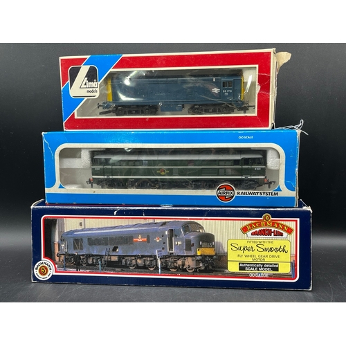 243 - Four OO Diesel/Electric Locomotives, each Tested Runners
(1800g)
Bachmann Branchline 31-077 Class 46... 