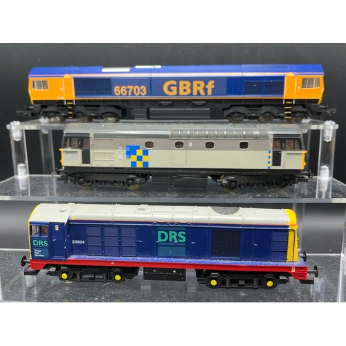 244 - Three Boxed OO Lima Diesel/Electric Locomotives, each Tested Runners
(1400g)
Lima L204966 Class 66 d... 