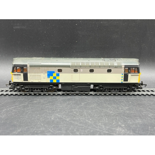 244 - Three Boxed OO Lima Diesel/Electric Locomotives, each Tested Runners
(1400g)
Lima L204966 Class 66 d... 