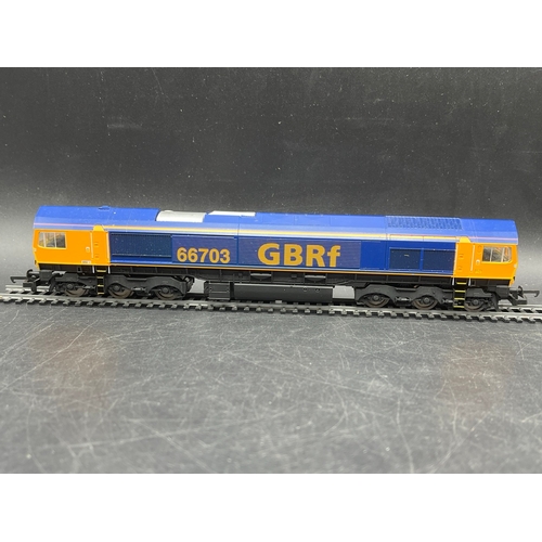 244 - Three Boxed OO Lima Diesel/Electric Locomotives, each Tested Runners
(1400g)
Lima L204966 Class 66 d... 