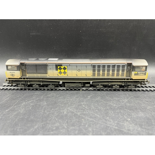 246 - Three OO Diesel Locomotives, Tested Runners
(1400g)
Hornby R705 Class 58 58050 'Toton Traction Depot... 