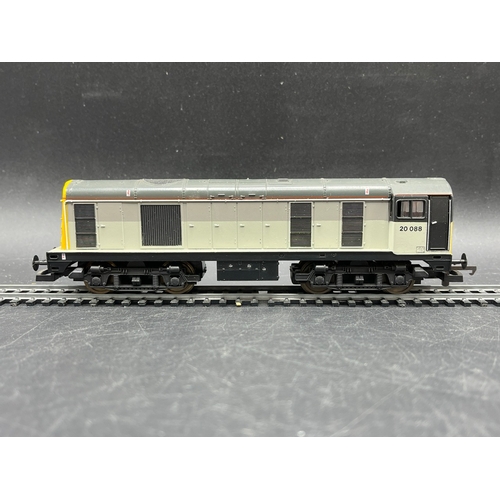 246 - Three OO Diesel Locomotives, Tested Runners
(1400g)
Hornby R705 Class 58 58050 'Toton Traction Depot... 