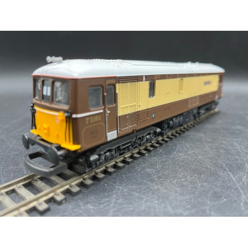 247 - Lima L205186 Class 73 73101 'The Royal Alex' in Pullman umber and cream with rake of 7 Triang Pullma... 