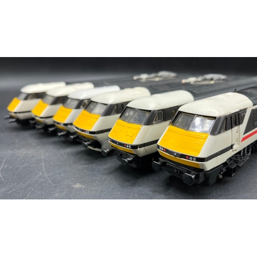 187 - Three Hornby Class 91 Intercity Locomotives & Dummies with seven Intercity coaches, Tested Runners
(... 