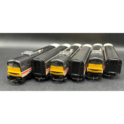 187 - Three Hornby Class 91 Intercity Locomotives & Dummies with seven Intercity coaches, Tested Runners
(... 