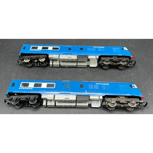 190 - Two OO Tri-ang Diesel Pullman Motor Cars along with a single Triang dummy and three Triang Pullman c... 