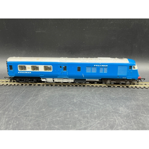 190 - Two OO Tri-ang Diesel Pullman Motor Cars along with a single Triang dummy and three Triang Pullman c... 