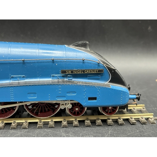 248 - Two OO Hornby 4-6-2 Steam Locomotives, one tested Runner
(900g)
Hornby R767 Class 8P 'Coronation' 4-... 