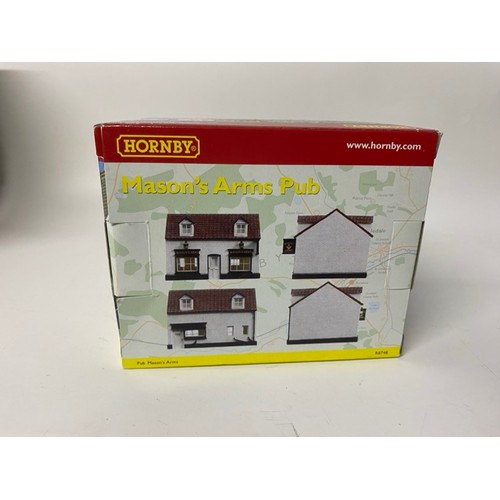 66 - 18 Hornby Skaledale Trackside Buildings, Platforms, Dapol & Wills Kits... (7500g) 
2 Single Sided St... 