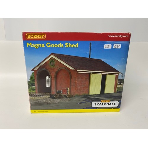 66 - 18 Hornby Skaledale Trackside Buildings, Platforms, Dapol & Wills Kits... (7500g) 
2 Single Sided St... 