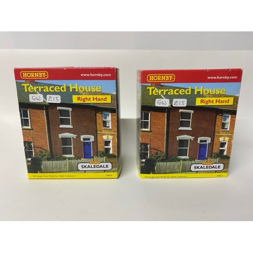 67 - Hornby, Wills & Presier Trackside buildings & Accessories. (11). (3200g)
Hornby Holly Farn House
Hor... 