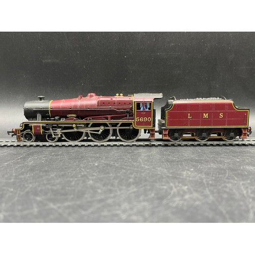 250 - Four OO LMS Locomotives, Tested Runners
(1400g)
Hornby R2334 Class 08 Shunter 3973 'Concorde' in LMS... 