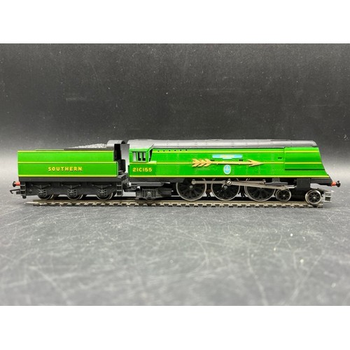 254 - Five OO gauge Steam locomotives, each Tested Runners
(1400g)
Hornby Battle Of Britain Class 4-6-2 'H... 