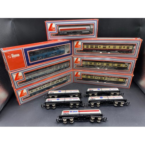 333 - 12 'OO' gauge Lima Coaches & Tankers (7 boxed/5 unboxed) (1600g)
5341W - Loose in box
305321W - Boxe... 