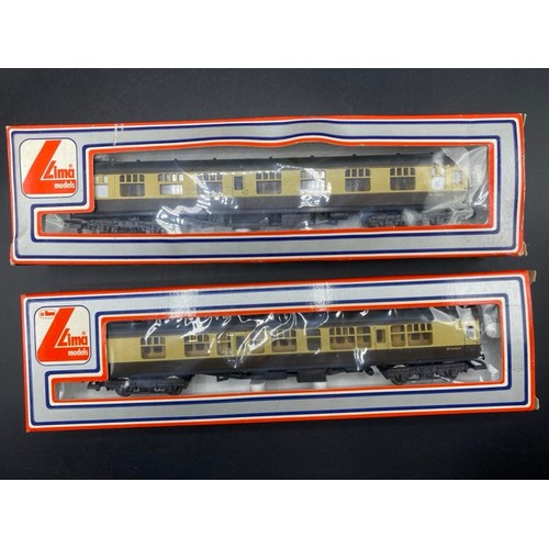 333 - 12 'OO' gauge Lima Coaches & Tankers (7 boxed/5 unboxed) (1600g)
5341W - Loose in box
305321W - Boxe... 