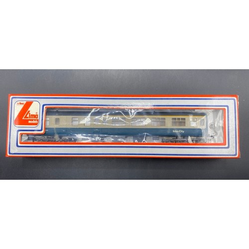 333 - 12 'OO' gauge Lima Coaches & Tankers (7 boxed/5 unboxed) (1600g)
5341W - Loose in box
305321W - Boxe... 