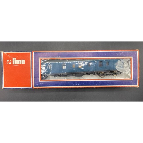 333 - 12 'OO' gauge Lima Coaches & Tankers (7 boxed/5 unboxed) (1600g)
5341W - Loose in box
305321W - Boxe... 