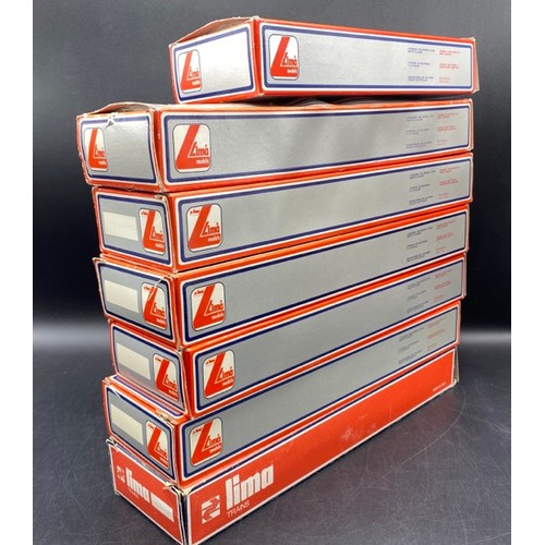 333 - 12 'OO' gauge Lima Coaches & Tankers (7 boxed/5 unboxed) (1600g)
5341W - Loose in box
305321W - Boxe... 