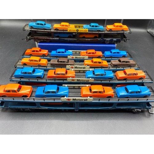 334 - 7 'OO' gauge Car Transporters (2 Boxed) (950g)
1 x ??126 Car transporter - Hornby Loose in box, Mode... 