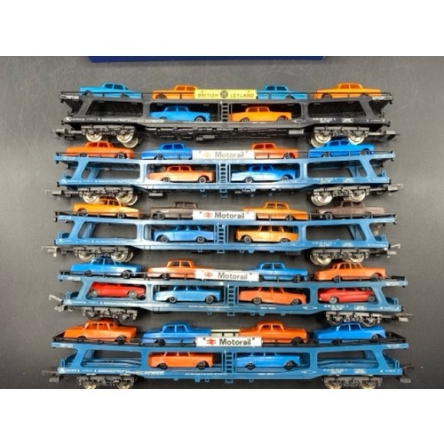 334 - 7 'OO' gauge Car Transporters (2 Boxed) (950g)
1 x ??126 Car transporter - Hornby Loose in box, Mode... 