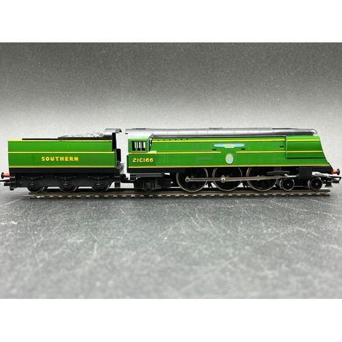 261 - Two OO Southern Steam Locomotives Hornby R374 & Hornby R2018, Tested Runners
(800g)
Hornby R374 Batt... 