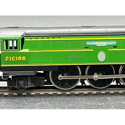 261 - Two OO Southern Steam Locomotives Hornby R374 & Hornby R2018, Tested Runners
(800g)
Hornby R374 Batt... 