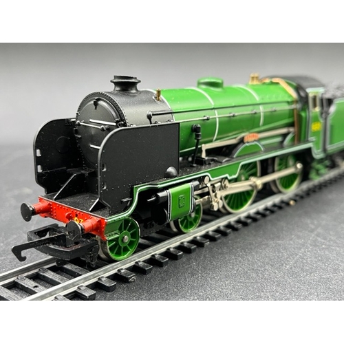 261 - Two OO Southern Steam Locomotives Hornby R374 & Hornby R2018, Tested Runners
(800g)
Hornby R374 Batt... 