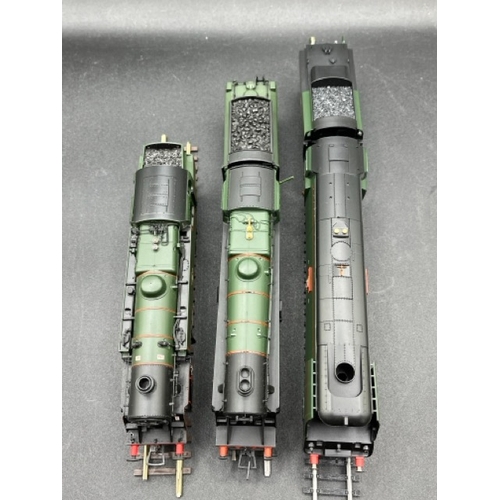 262 - Three 'OO' BR Late Crest Lined Green Steam Locomotives, Tested Runners, Hornby R2926, Bachmann 31-10... 