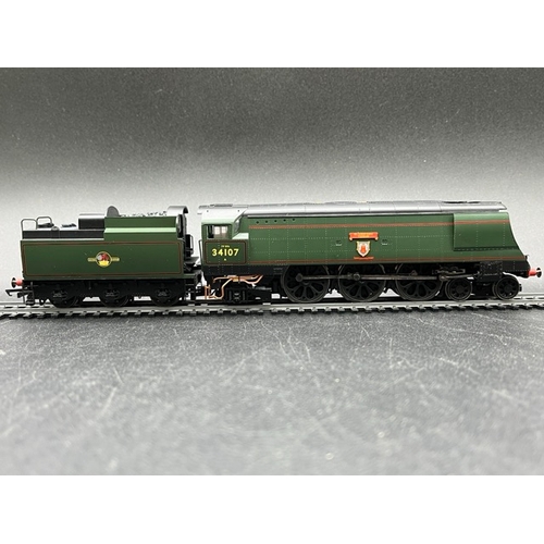 262 - Three 'OO' BR Late Crest Lined Green Steam Locomotives, Tested Runners, Hornby R2926, Bachmann 31-10... 