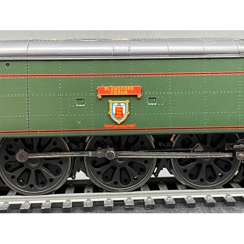 262 - Three 'OO' BR Late Crest Lined Green Steam Locomotives, Tested Runners, Hornby R2926, Bachmann 31-10... 