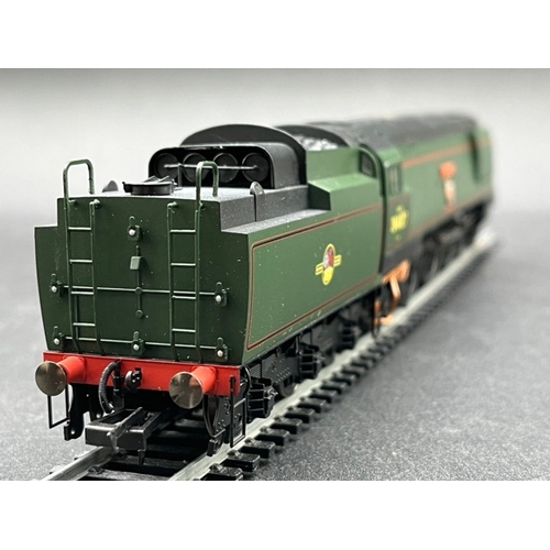 262 - Three 'OO' BR Late Crest Lined Green Steam Locomotives, Tested Runners, Hornby R2926, Bachmann 31-10... 