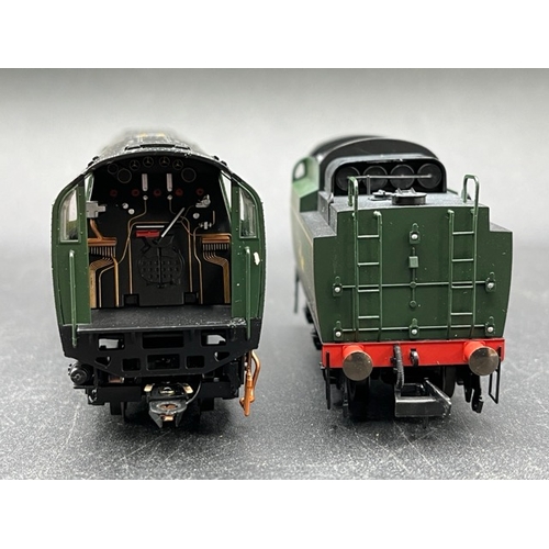 262 - Three 'OO' BR Late Crest Lined Green Steam Locomotives, Tested Runners, Hornby R2926, Bachmann 31-10... 