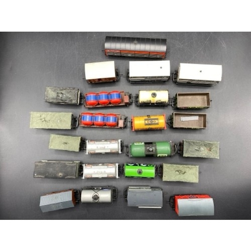 336 - 24 'OO' gauge Wagons unboxed. 'Ready-to-Roll'
(1500g)
Featuring.. 'Watneys', 'POLO', 'Persil', 'ICI'... 