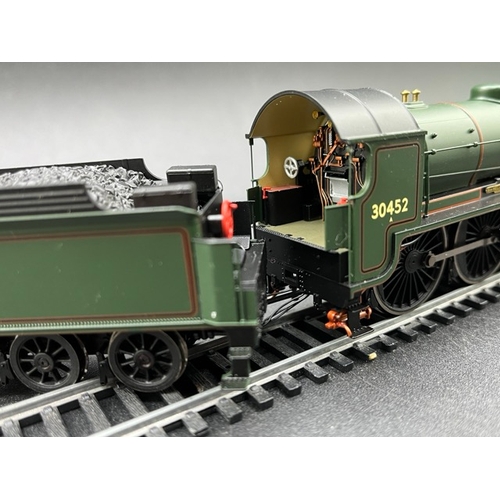 264 - OO N15 Class 'Sir Meliagrance' Hornby R2905 (The Pete Waterman collection), Tested Runner
(600g)
Hor... 