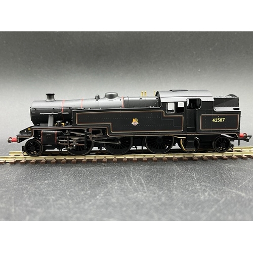 266 - Two BR Early Emblem OO Steam Locomotives, Tested Runners, Hornby R2731 & Bachmann 31-626A
(1000g)
Ho... 