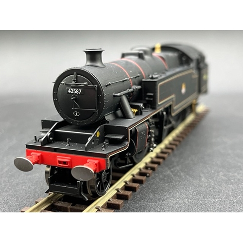 266 - Two BR Early Emblem OO Steam Locomotives, Tested Runners, Hornby R2731 & Bachmann 31-626A
(1000g)
Ho... 