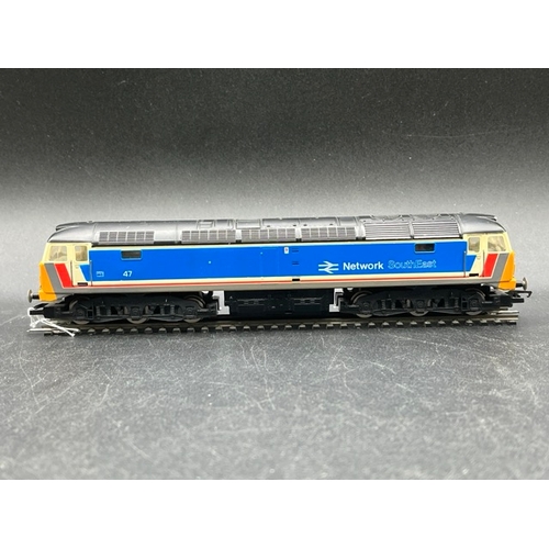 194 - Hornby Class 47 Hornby Loco in NSE livery with four coaches
(1100g)
Hornby R219 Class 47 in NSE Live... 