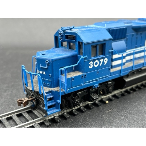 138 - Two HO DCC Bachmann Conrail Diesel Locomotives, Not Tested as DCC
(850g)
Bachmann USA 60306 GP40 EMD... 