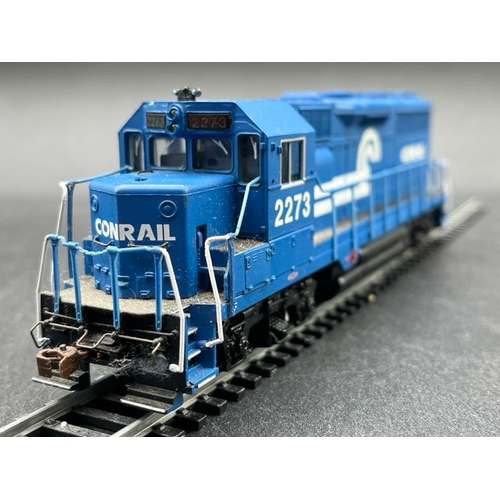 138 - Two HO DCC Bachmann Conrail Diesel Locomotives, Not Tested as DCC
(850g)
Bachmann USA 60306 GP40 EMD... 