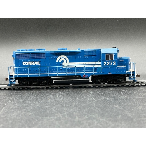 138 - Two HO DCC Bachmann Conrail Diesel Locomotives, Not Tested as DCC
(850g)
Bachmann USA 60306 GP40 EMD... 