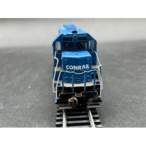 138 - Two HO DCC Bachmann Conrail Diesel Locomotives, Not Tested as DCC
(850g)
Bachmann USA 60306 GP40 EMD... 