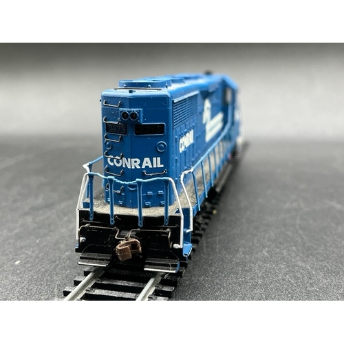 138 - Two HO DCC Bachmann Conrail Diesel Locomotives, Not Tested as DCC
(850g)
Bachmann USA 60306 GP40 EMD... 