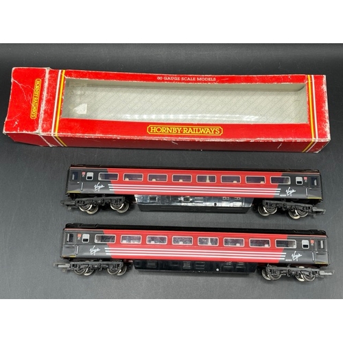 342 - Non-motorised Hornby Class 43 High Speed Train, Dummy cars of Maiden Voyager & Lady In Red together ... 