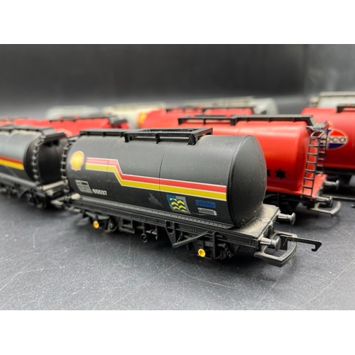 344 - 13 Hornby OO Fuel Tankers 'Ready-to-Roll' together with
(700g)
5 Hornby 4-wheel passenger coaches, o... 