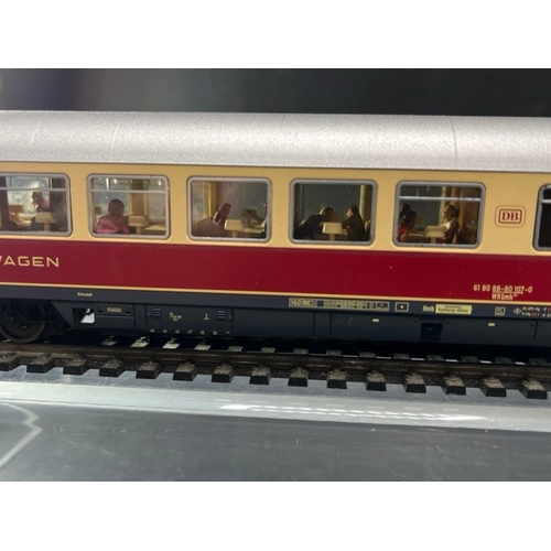 146 - 9 'HO' Maroon and Cream Continental Cars/Coaches from Märklin, Fleischmann, Liliput and Lima 'Ready-... 