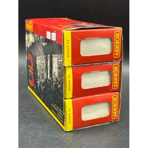 345 - 13 Boxed OO gauge Rolling-stock
(1100g)
Hornby R6154A PGA aggregate hoppers - RMC Ready Mix Concrete... 