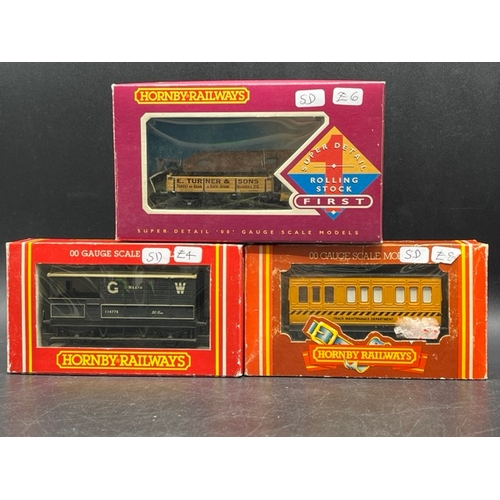 345 - 13 Boxed OO gauge Rolling-stock
(1100g)
Hornby R6154A PGA aggregate hoppers - RMC Ready Mix Concrete... 