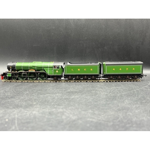 271 - OO gauge Limited Presentation Edition 4472 Flying Scotsman set (R075) with double tender, Un-boxed, ... 