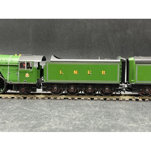 271 - OO gauge Limited Presentation Edition 4472 Flying Scotsman set (R075) with double tender, Un-boxed, ... 